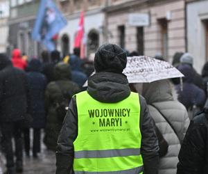 Wojownicy Maryi w pokutnej procesji różańcowej