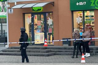 Brutalne zabójstwo w Żabce w Sochaczewie. Zadał ekspedientce 20 ciosów nożem i uciekł. Trwa obława