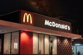 Czy McDonald’s jest otwarty w Sylwestra i Nowy Rok? Sprawdzamy godziny otwarcia restauracji w Lublinie 