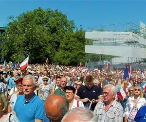 Manifestacja 4 czerwca na placu Solidarności w Szczecinie