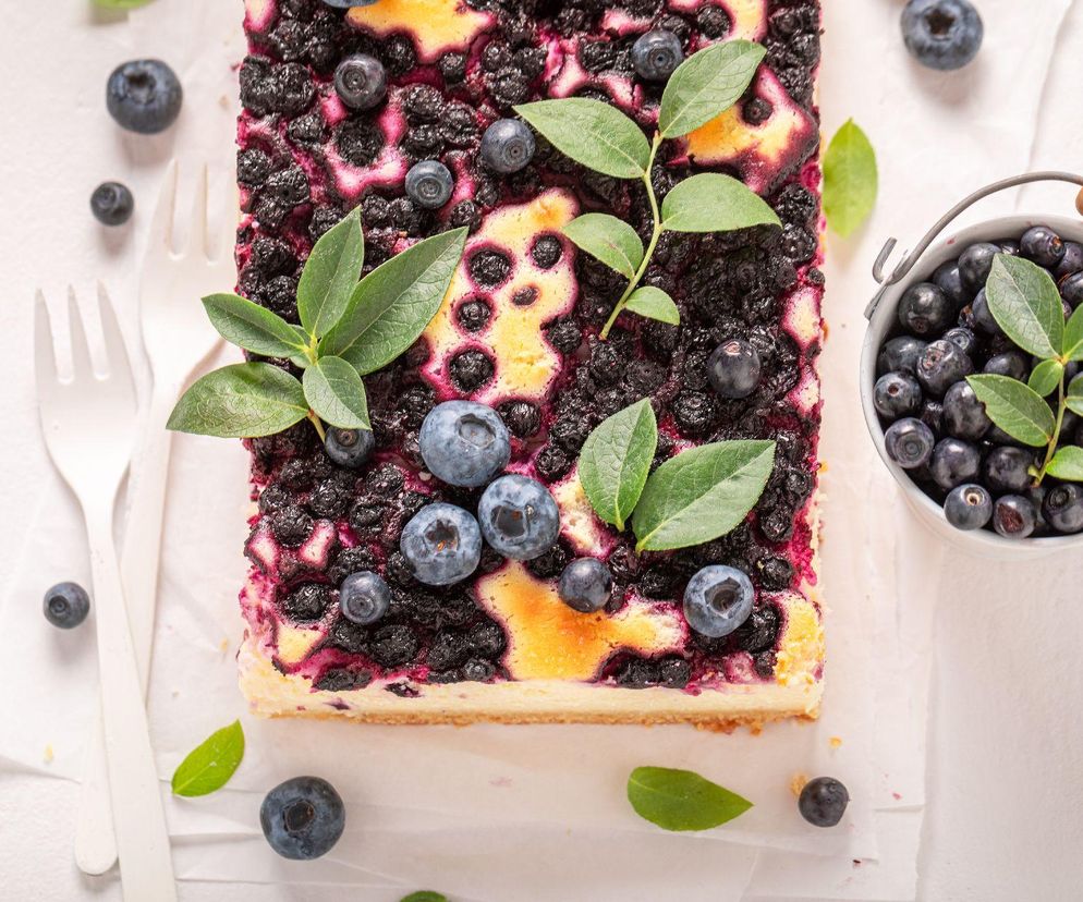 Weź jogurt i wymieszaj z 3 składnikami. To najlepsze domowe ciasto z borówkami 