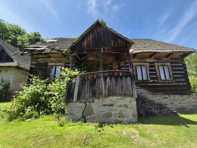 Drewniany dom z lat 20 XX w, - do rozbiórki/przeniesienia