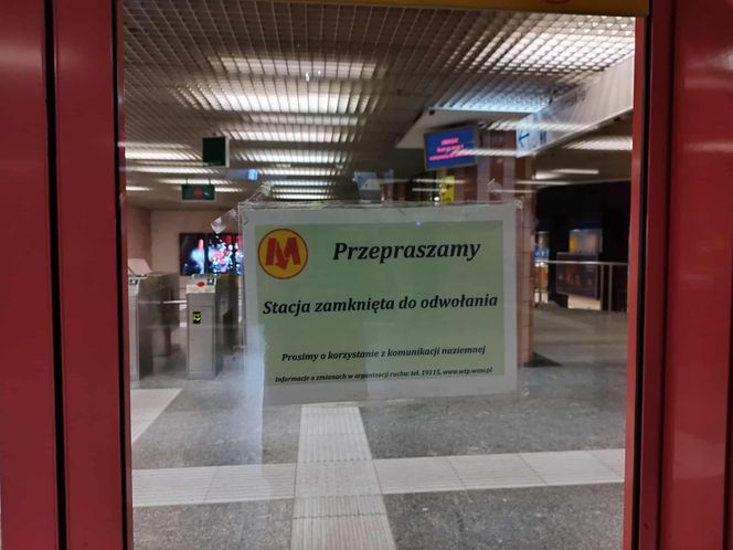 Zamknięta stacja metra Centrum (5.11.2025)