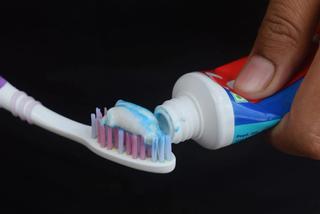 Polacy nie używają pasty do zębów. Dane są bezlitosne!