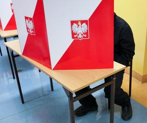 Wybory 2023. Nagrywał telefonem komisję wyborczą! Policja informuje o incydentach w Tarnowie