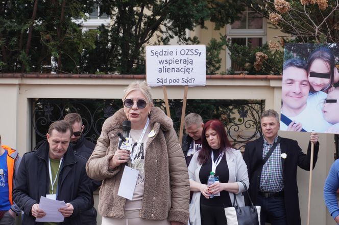 Protest rodziców i dziadków w Warszawie (7.03.2025)