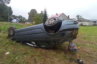 Dachowanie BMW w Nowych Hołowczycach, w aucie podróżowały dzieci