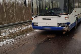 Narewka - Nowosady. Volkswagen zderzył się z autobusem