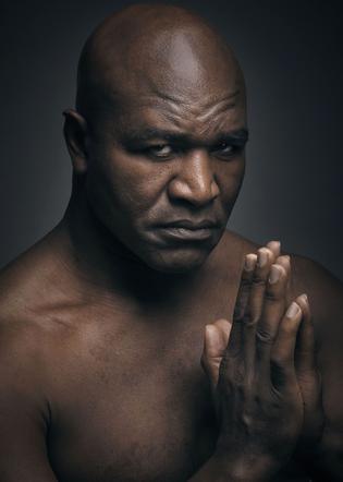 Evander Holyfield modlił się przed obiektywem Urbanka