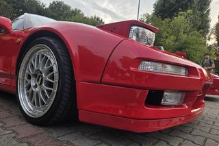 Klasyczna motoryzacja znów zachwyciła Bydgoszcz. „Bydgoskie Klasyki Nocą” przy Torbydzie