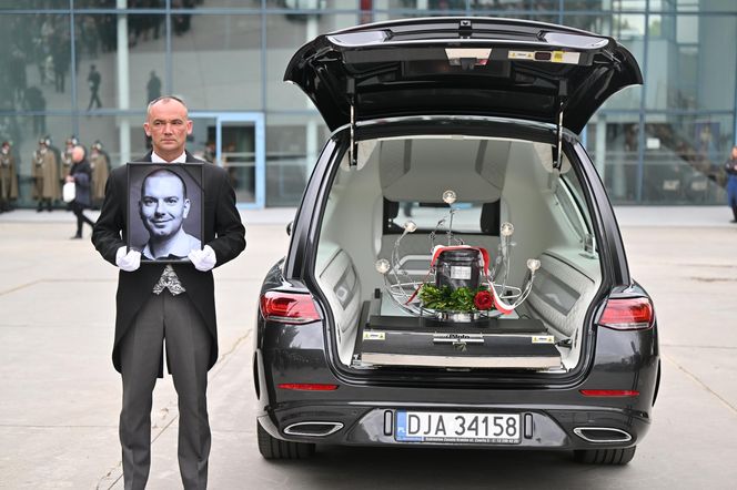 Pogrzeb lekarza, zamordowanego w Szpitalu Uniwersyteckim. Ceremonia o charakterze państwowym