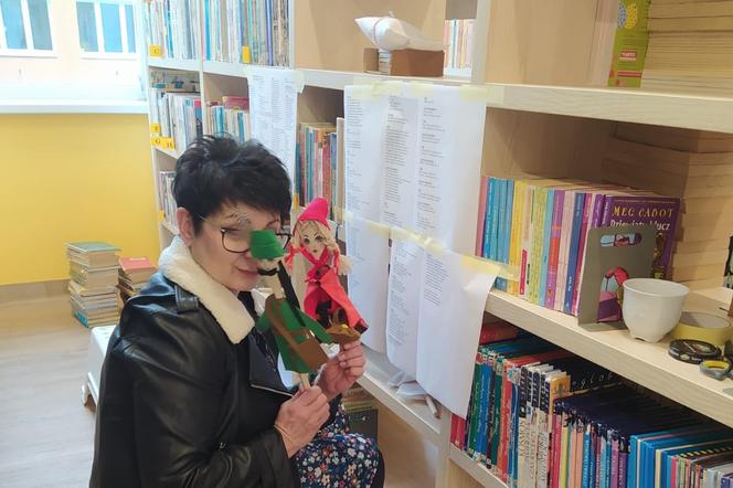 Joanna Piotrowska z biblioteki w Kaliszu przygotowuje przedstawienia kukiełkowe dla dzieci