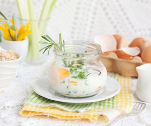 Jajko po wiedeńsku - przepis. Jak ugotować idealne jajka w szklance?