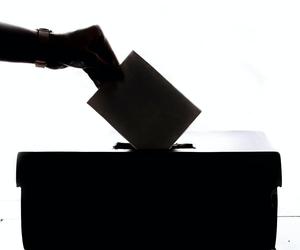 Wybory 2023. Co zrobić i gdzie się zgłosić w Rzeszowie, jeśli nie będzie cię wtedy na miejscu