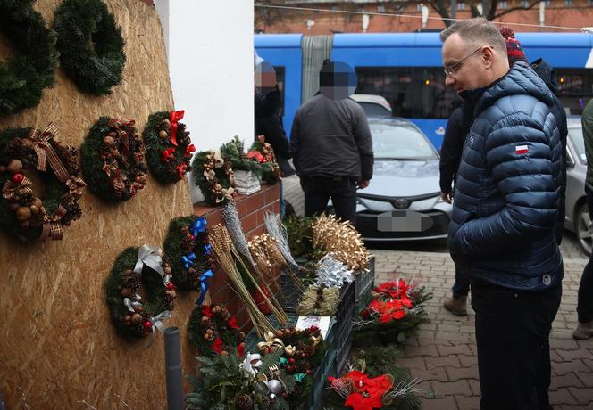 Prezydent Andrzej Duda podczas przedświątecznych zakupów na Nowym Kleparzu w Krakowie