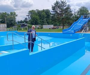 Letni basen w Dąbrowie Tarnowskiej powraca po rocznej przerwie! Tak wygląda odnowiona pływalnia!
