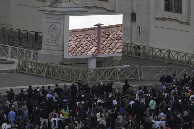 Z OSTATNIEJ CHWILI: Rozpoczęło się konklawe 2025 – kardynałowie złożyli przysięgę w Kaplicy Sykstyńskiej