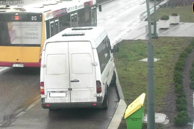 W Kielcach powrócił problem blokowania zatoczek przystankowych przez busy. Straż Miejska wystawia madaty