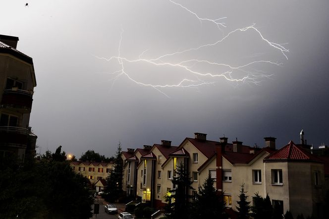 Burze i wiatr do 120 km/h! Pogoda na koniec października zaskoczy Polaków