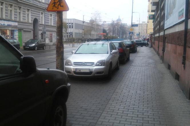 Kontrole parkingowe we Wrocławiu. Tu spotkacie strażników miejskich [ADRESY]