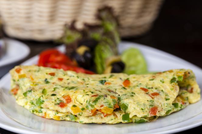 Przepyszny omlet ze świeżą papryką - idealny na drugie śniadanie