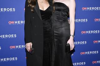 Gwiazda skandalicznej Błękitnej laguny pokazała córkę. 17-latka to kopia mamy?! Ubrała jej legendarną sukienkę