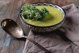 Zupa z jarmużu: przepis na smaczną i zdrową zupę
