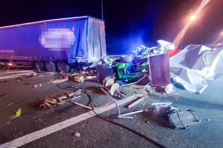 Straszna kraksa ciężarówki z dostawczakiem. Nie żyje jedna osoba, autostrada A1 zablokowana