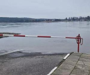 Wysoka woda pod Gdańskiem. Gdzie jest najbardziej niebezpiecznie?