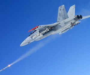 AIM 120 AMRAAM