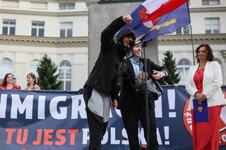W Warszawie odbył się antyimigrancki marsz i kontrmanifestacja. Pojawiło się kilka tysięcy osób