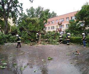 Fatalna pogoda w Białymstoku. Od rana ulewa i silny wiatr [ZDJĘCIA]