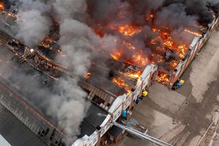 Wielki pożar zabytkowej hali w Gdańsku. Strażak mówi o przełomie