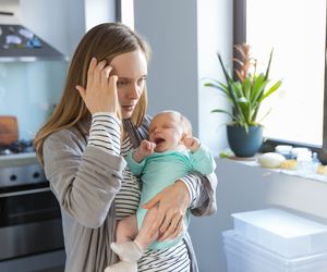 Aż 4 proc. kobiet z psychozą poporodową dokonuje dzieciobójstwa. Jakie są jej przyczyny?