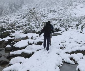Śnieg w Tatrach. TOPR ogłosił pierwszy stopień zagrożenia lawinowego