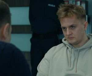 	Barwy szczęścia odc. 3186. Majak (Łukasz Borkowski), młody Leszek Szymański (Maciej Czerklański)