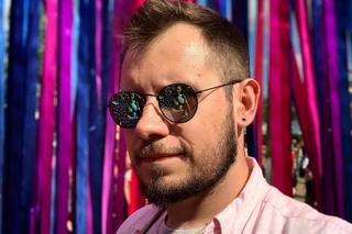 Łukasz Kachnowicz był księdzem, jest gejem i walczy z PiS