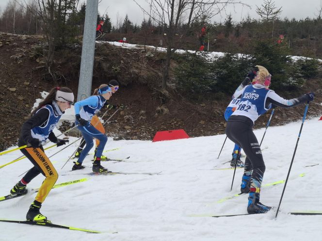 Narciarze SKI Tumlin na zawodach na Kubalonce