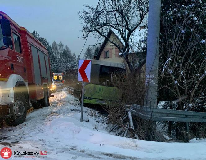 Autobus wypadł drogi na trasie: Wieliczka - Grabówki