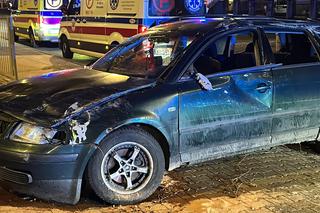  Osobówka runęła z wysokiej skarpy. Autem podróżowało pięć osób. Są ranni!