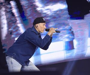 Tragiczna śmierć Magika poruszyła Polskę, a ale jego muzyka wciąż żyje. Teraz Paktofonika wystąpi w Opolu