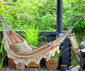 Taras boho – stylowy hamak