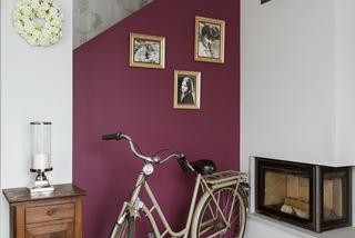 Salon w kolorze wina: bordowe ściany w aranżacji salonu