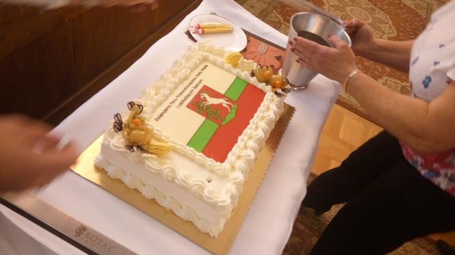 Tort pożegnalny dla Piotra Kowalczyka i ustępujących radnych