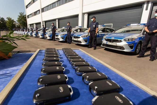 Nowe samochody dla grudziądzkich policjantów [ZDJĘCIA]