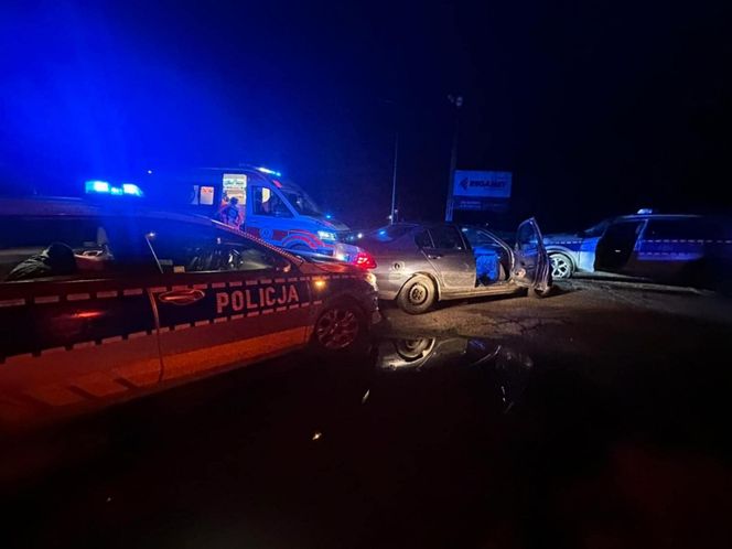 Zniszczone radiowozy po pościgu Wierzbna