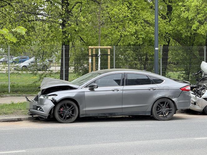 Drogowe domino w Warszawie. Dziewięć aut rozbitych. Kierowca zasnął za kierownicą?