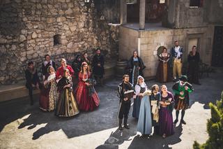 Wiedźmini i szlachta na zamku w Korzkiew. Zobacz zdjęcia z larpa Cech Obrońców: Sześć Tajemnic!