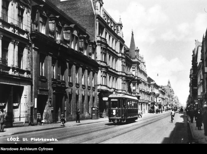 Fragment ulicy Piotrkowskiej. Widoczny tramwaj linii 15 /1918 - 1939