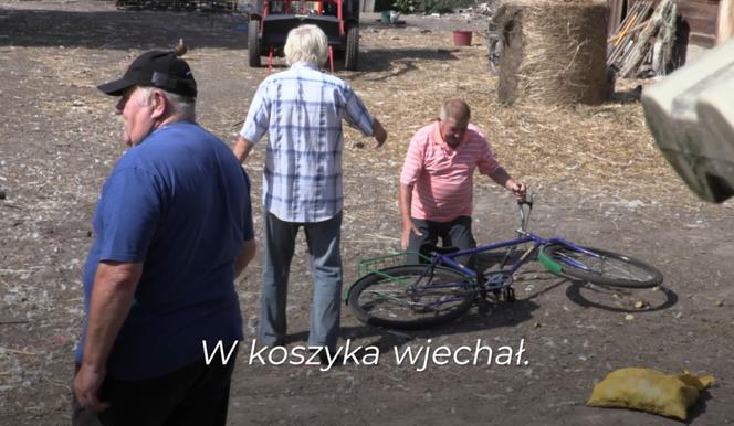 Rolnicy. Podlasie. Gienek z Plutycz wywrócił się na rowerze. "Nowa koszula!"